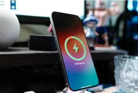 吉水苹果15换屏服务分享用什么充电器给iPhone15充电更好 